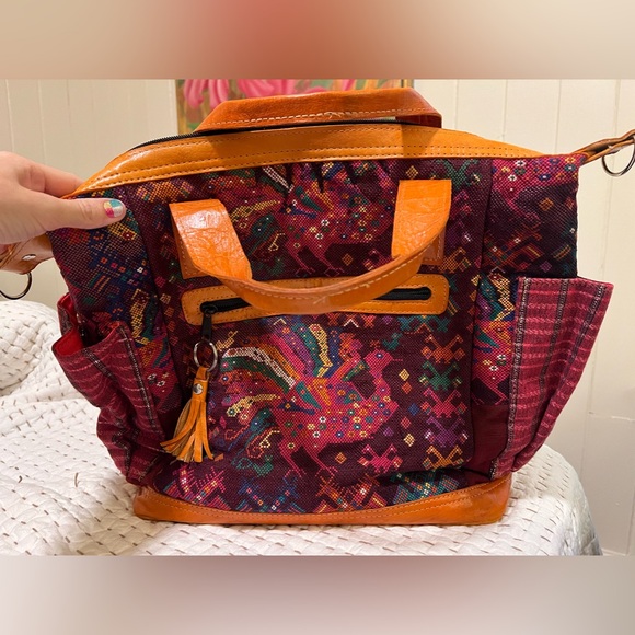Nena and Co Large Crossybody Tote - Picture 2 of 4